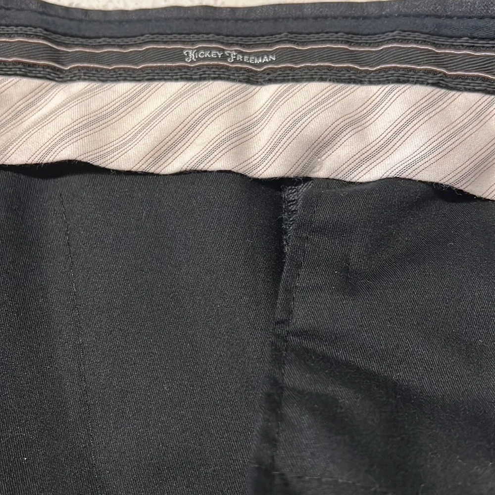 Hickey Freeman Charcoal Grey 100% wool with functional cuffs - Picture 10 of 10